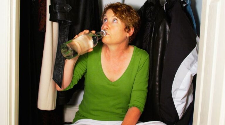 Blog - 10 - GateHouse Treatment Am I a Closet Alcoholic: Learning the Signs and Seeking Help