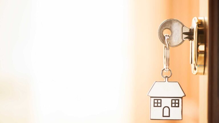 Blog - 11 - GateHouse Treatment Safe Housing vs Halfway Houses: 7 Differences You Should Know