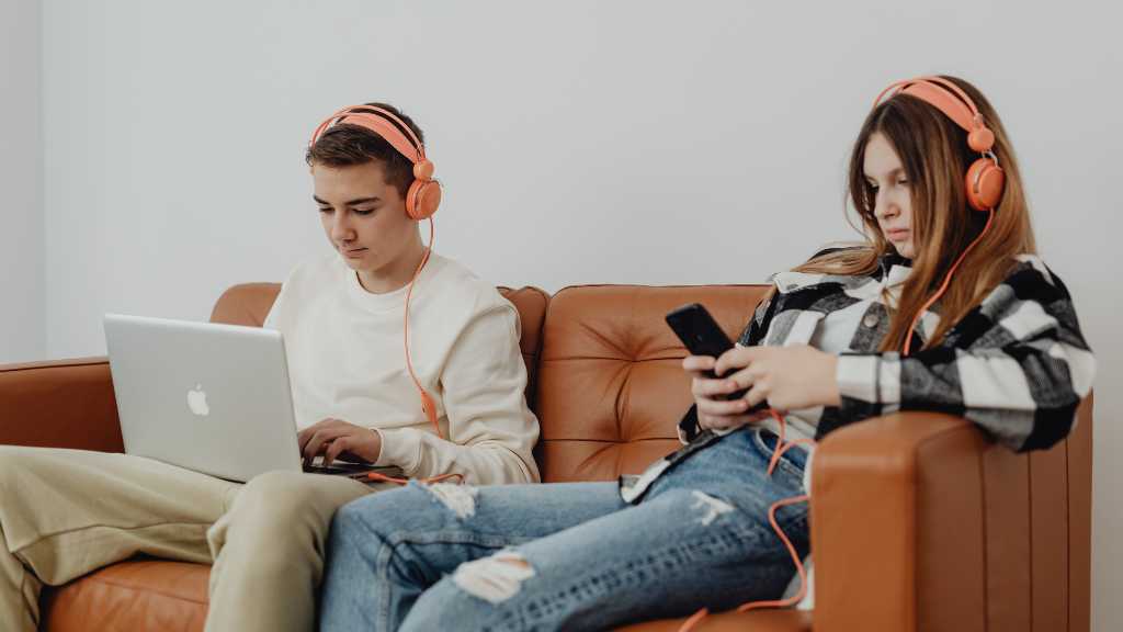 teen substance use and social media risk factors teens using devices and digital disengagement